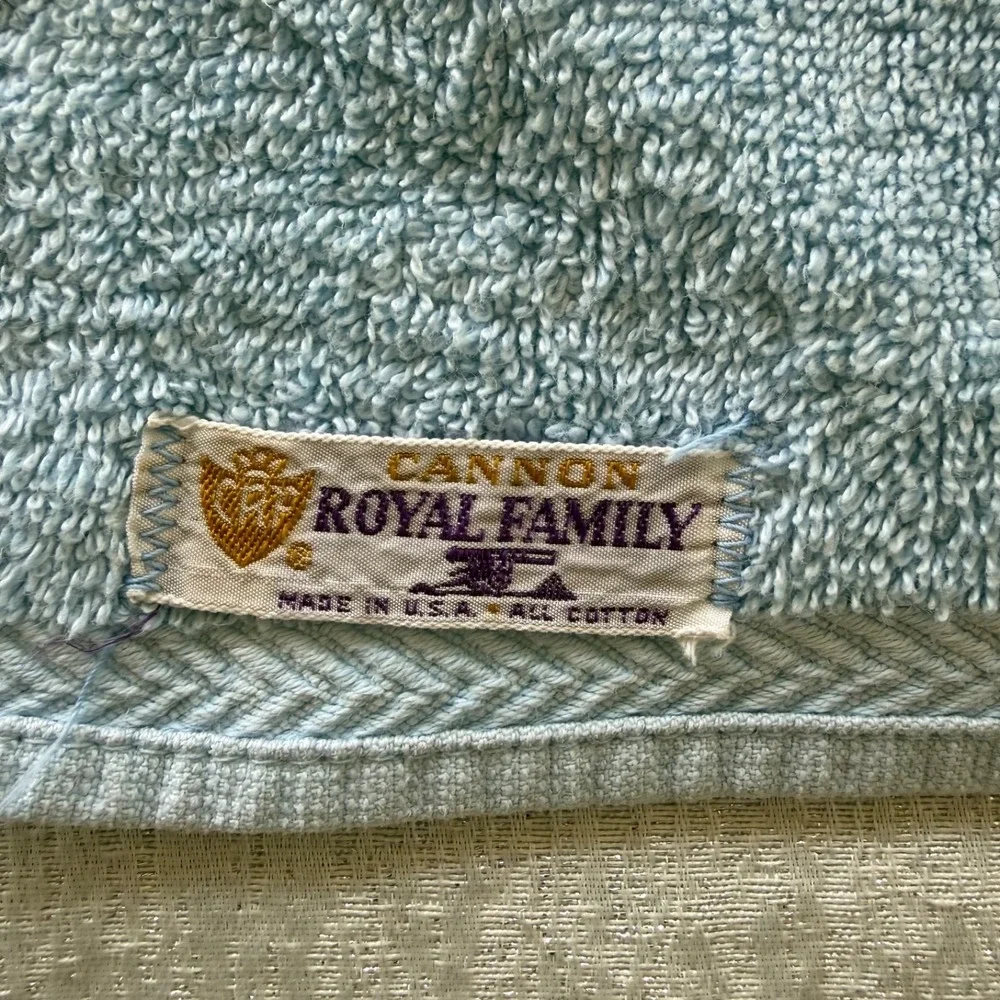 Vintage Cannon Royal Family‎ Psychedelic Floral Hand Towel Made In USA Retro